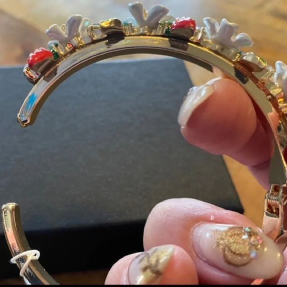 BETSEY JOHNSON SET Strawberries & Blossoms Hinged Bangle Bracelet & Earrings NWT - Picture 5 of 16